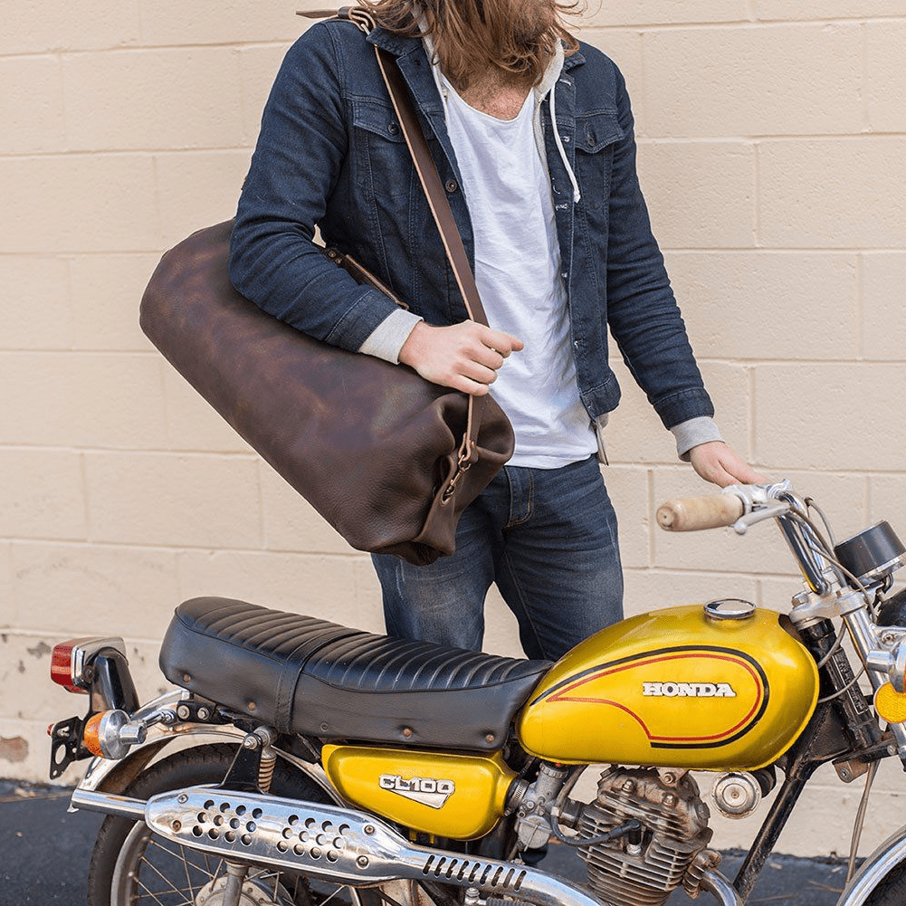 GUNNAR ZIPPERED LEATHER DUFFLE BAG - MILITARY STYLE DUFFLE BAG