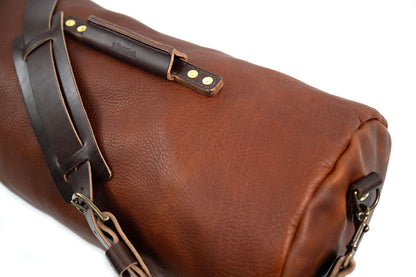 GUNNAR ZIPPERED LEATHER DUFFLE BAG - MILITARY STYLE DUFFLE BAG