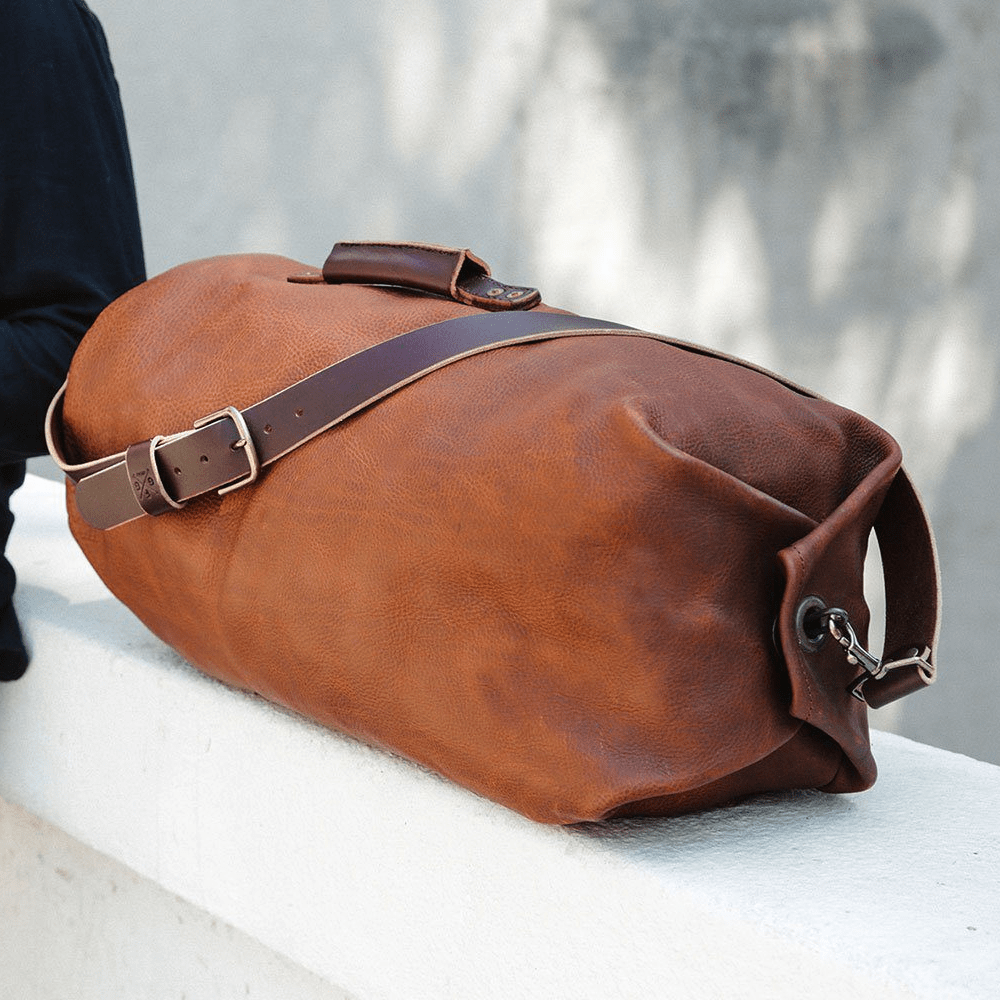 GUNNAR ZIPPERED LEATHER DUFFLE BAG - MILITARY STYLE DUFFLE BAG