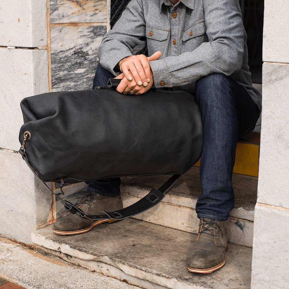 GUNNAR ZIPPERED LEATHER DUFFLE BAG - MILITARY STYLE DUFFLE BAG