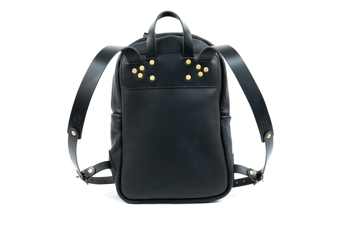 https://www.goforthgoods.com/cdn/shop/files/large-classic-zippered-leather-backpack-black-back_1200x.jpg?v=1700223817