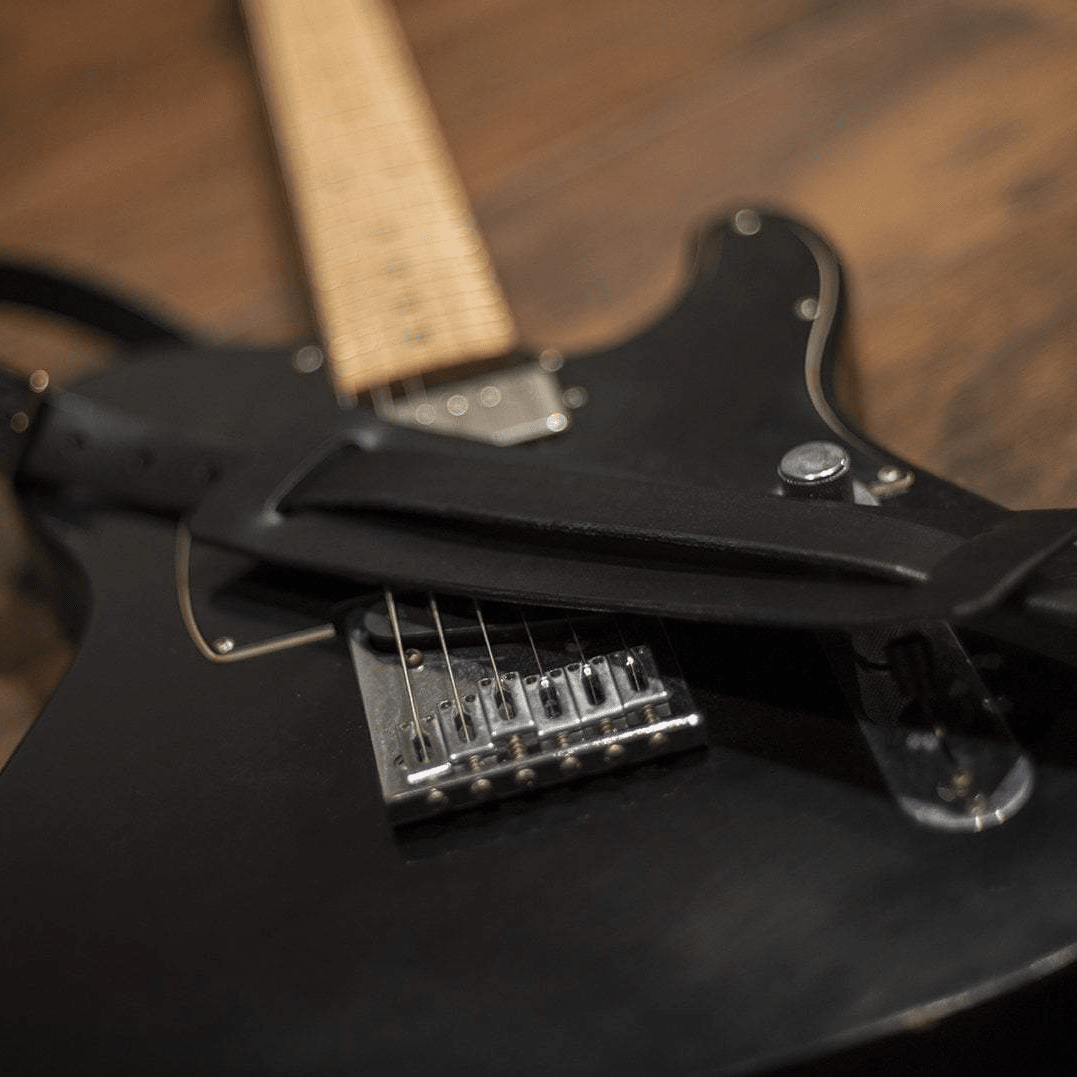 LEATHER GUITAR STRAP