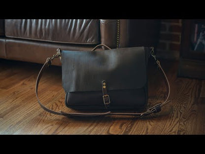STEPHEN LEATHER MESSENGER BAG
