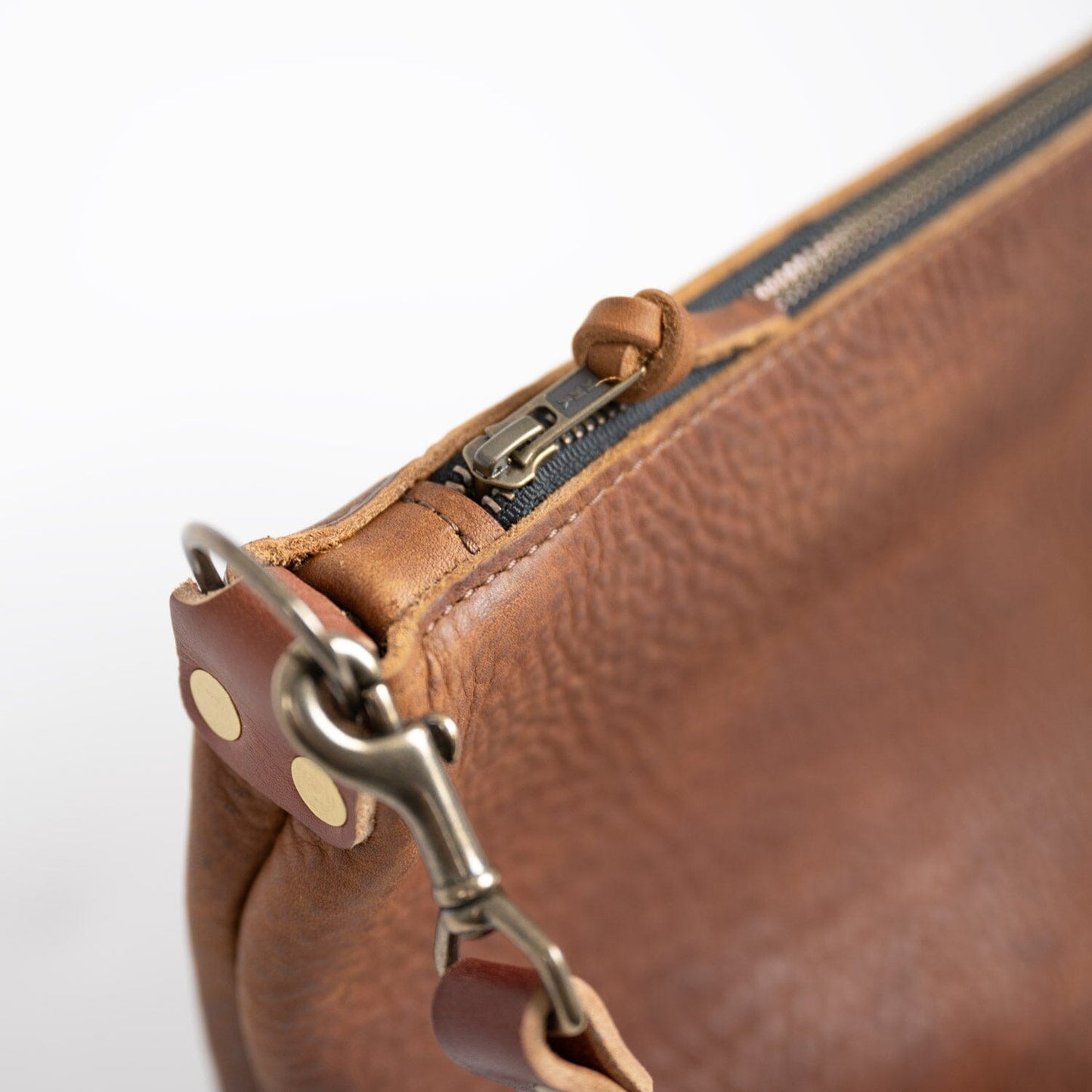 ZIP TOP LEATHER BUCKET BAG