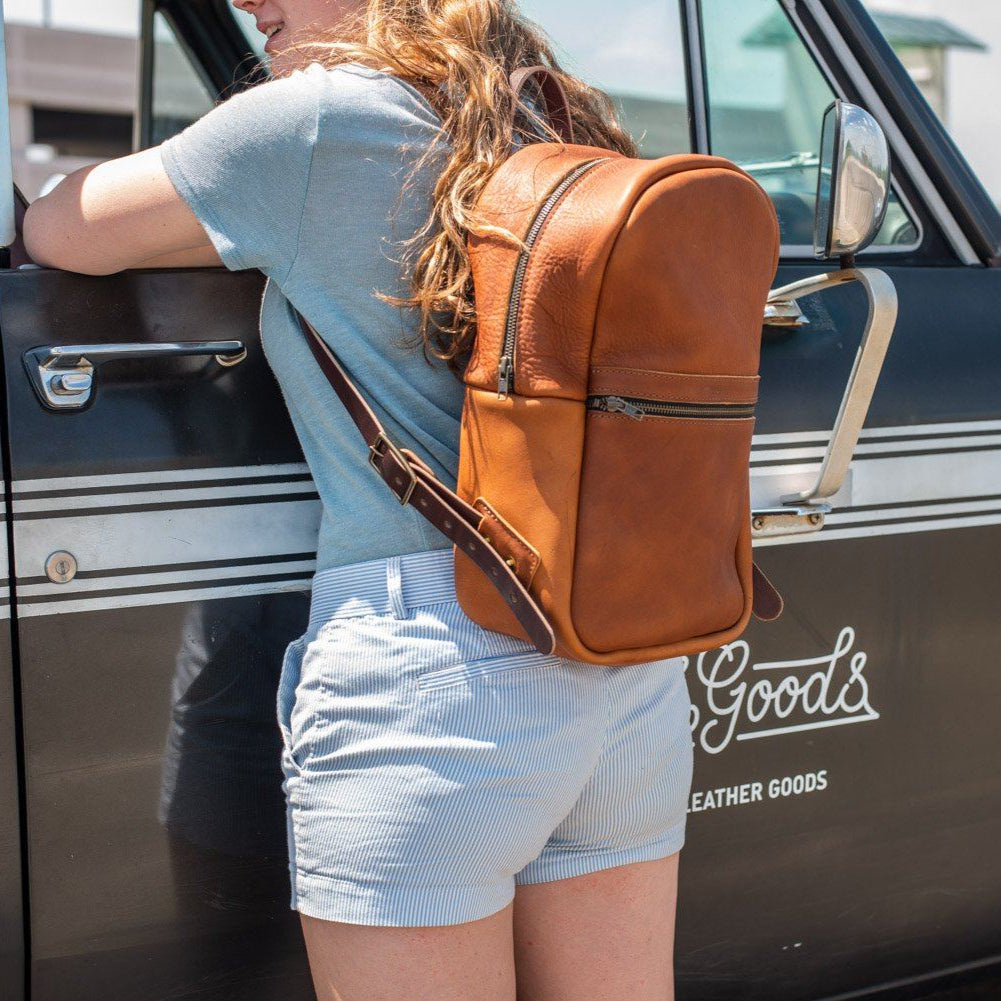 CLASSIC ZIPPERED LEATHER BACKPACK