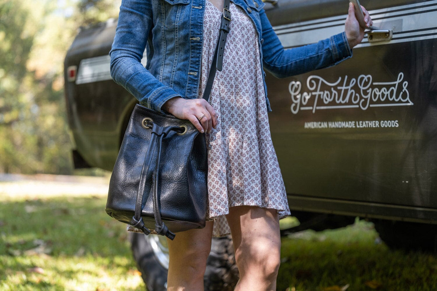 LEATHER BUCKET BAG - LARGE - BLACK BISON