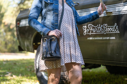 LEATHER BUCKET BAG - SMALL - BLACK BISON